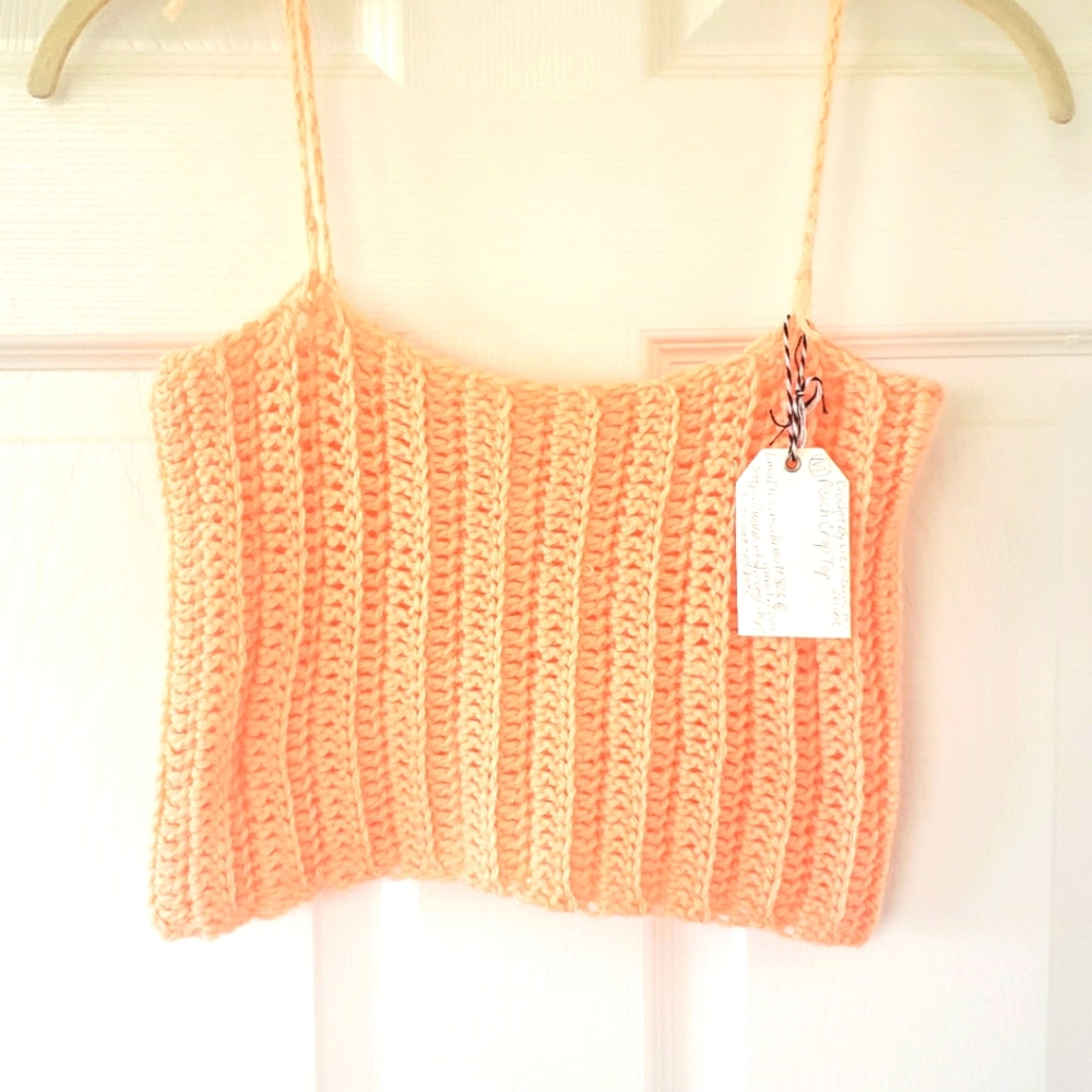 Women's crop top handmade crochet $25.00💐🌹🌺🌸🏵️🌻🌼💐🌹🌺🌸🏵️🌻🌼